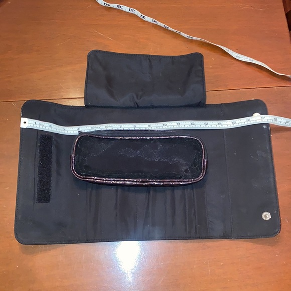 Faux crocodile leather makeup bag - Picture 4 of 6